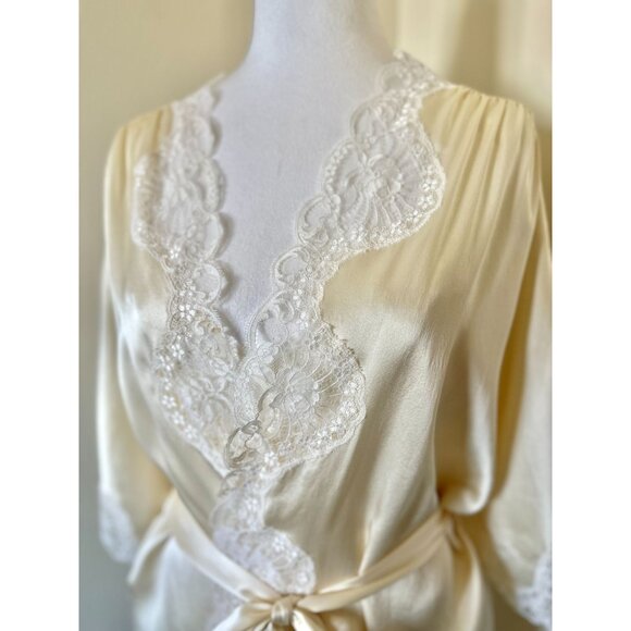 Vintage 1980s Nordstrom Silk Nightgown And Dressing Gown Set In Ivory And Lace - Picture 3 of 11